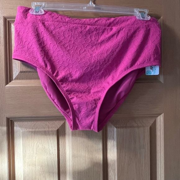 NWT Freshwater Wide-Strap Bandeaukini Swim
Top & Solid High-Waist Swim Bottoms - Picture 7 of 15